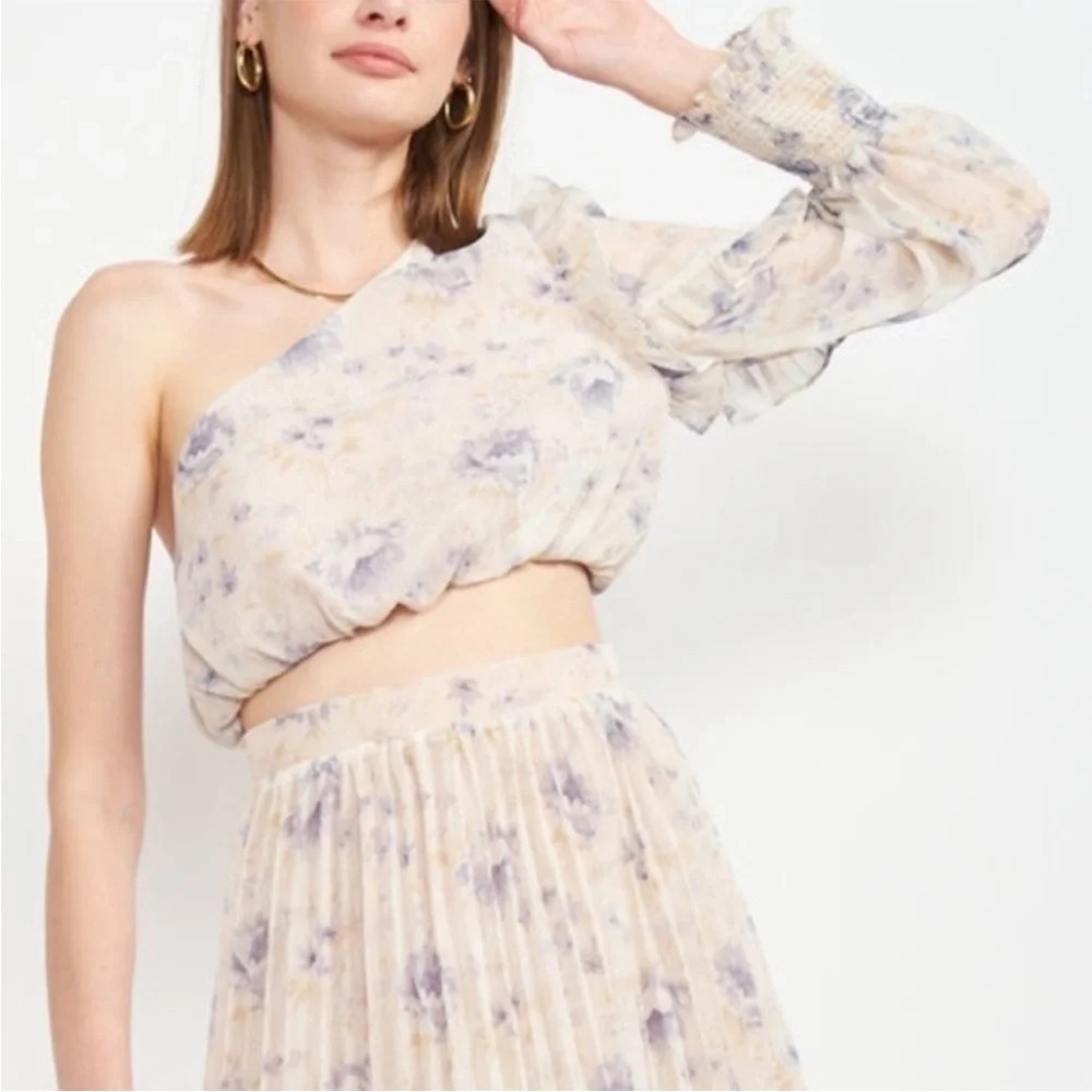 En Saison Kika blue floral one shoulder top